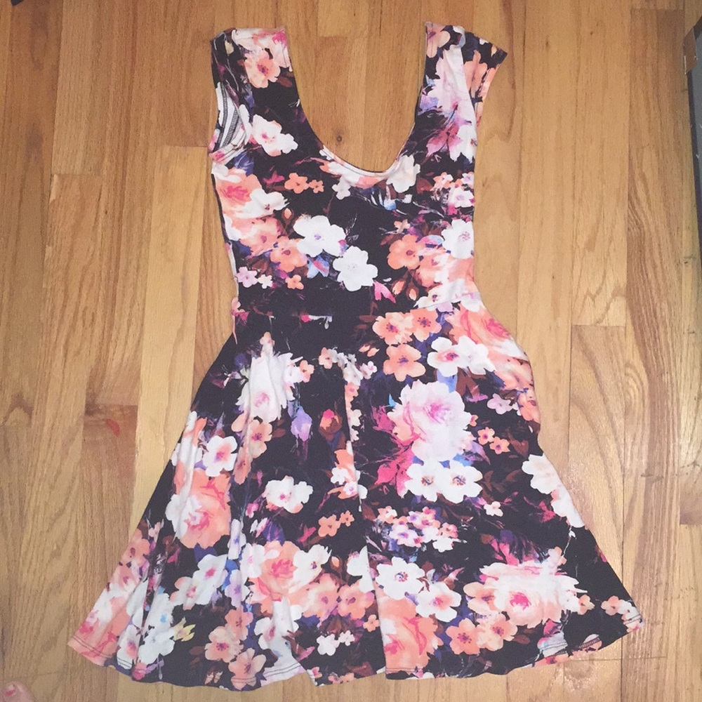 Flowy floral dress. Early fall and spring!